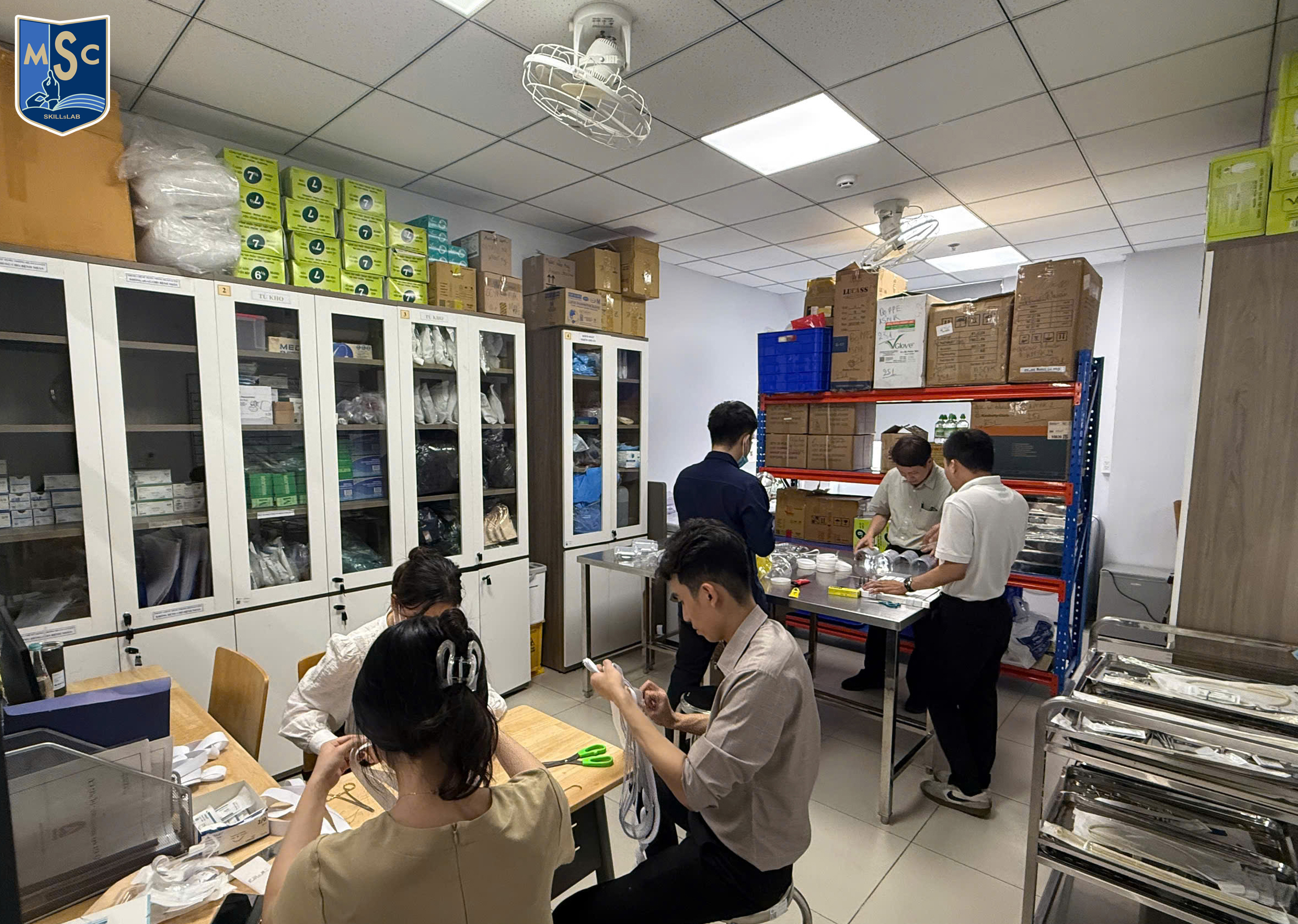 Sáng tạo trong từng buổi học: Giảng viên và nhân viên Trung tâm chủ động thiết kế mô hình học tập