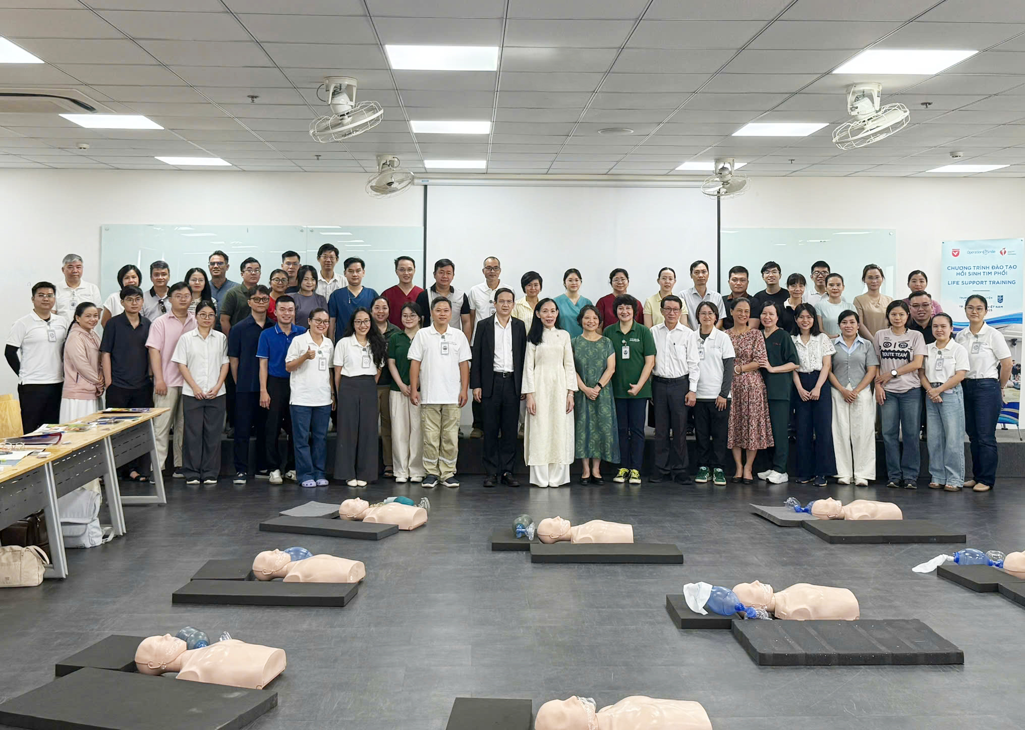 Trường Đại học Văn Lang đồng hành tổ chức chương trình đào tạo Hồi sinh tim phổi chuẩn Hiệp hội Tim mạch Hoa Kỳ